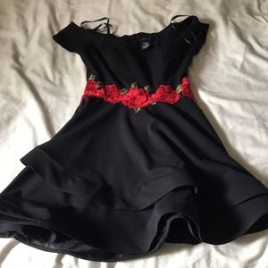 Sweetheart line rose detail flounce cocktail dress